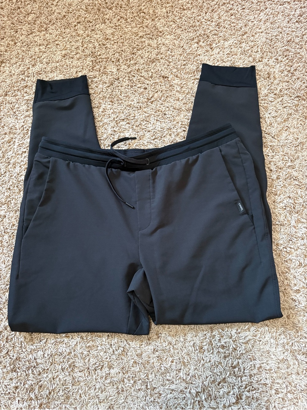 UNRL Men’s Performance Joggers in Black size XL